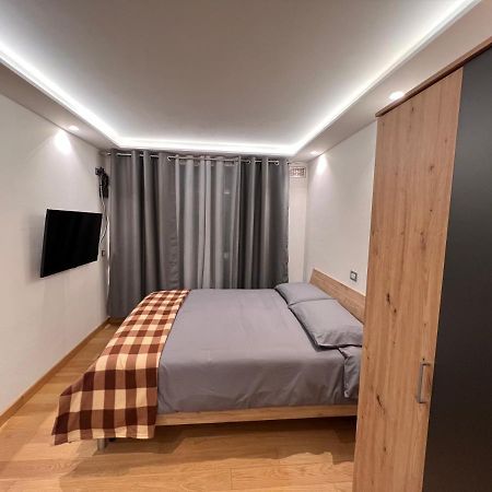 Elegante E Moderno Monolocale Apartment Oga Exterior photo