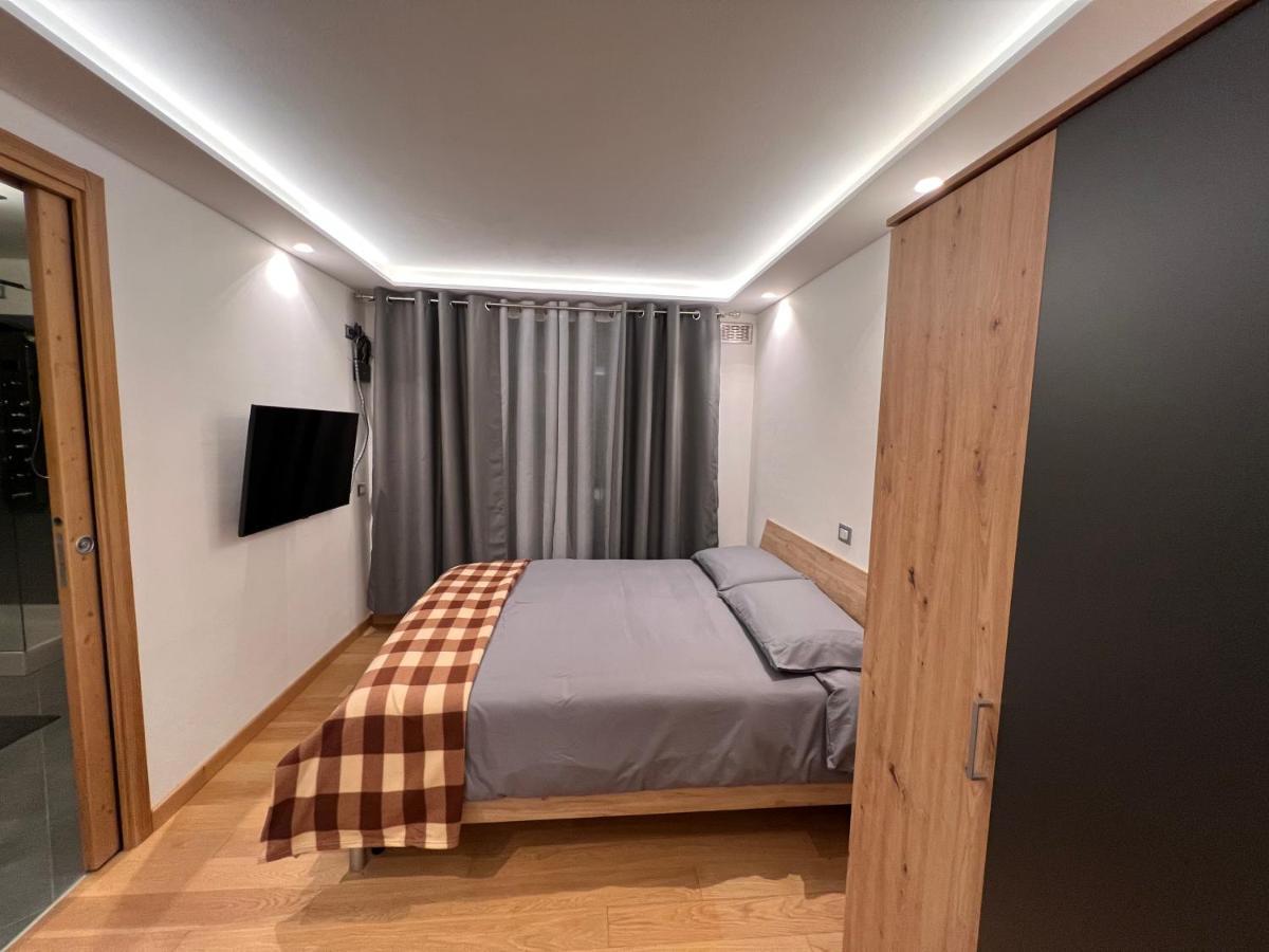 Elegante E Moderno Monolocale Apartment Oga Exterior photo
